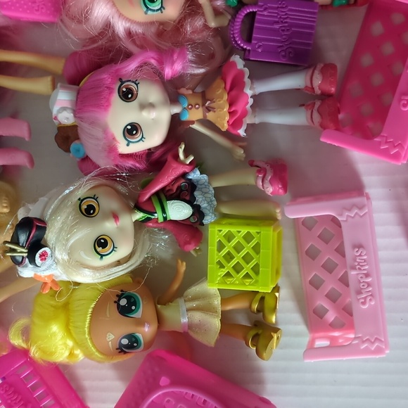 Shopkins dolls include Bags Set - Picture 5 of 8